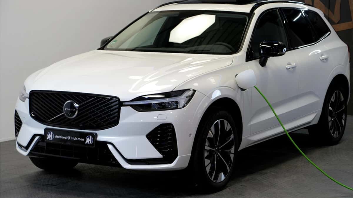 Volvo XC60 (2025) — foto 1
