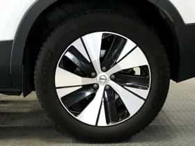 Volvo XC40 (2022) thumbnail 9