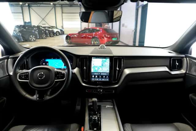 Volvo XC60 (2022) thumbnail 2