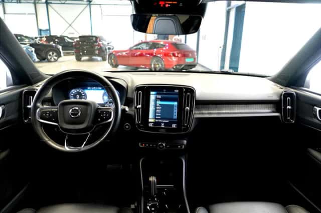 Volvo XC40 (2021) thumbnail 2