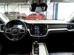Volvo V60 (2021) thumbnail 2