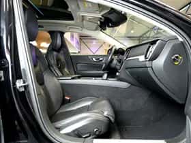 Volvo V60 (2021) thumbnail 4