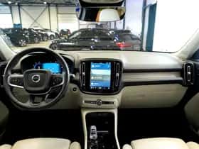 Volvo XC40 (2023) thumbnail 2