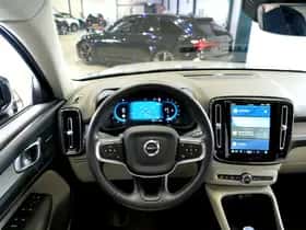 Volvo XC40 (2023) thumbnail 9