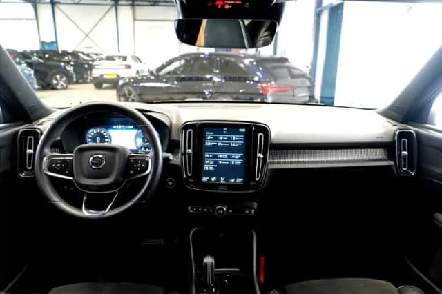 Volvo XC40 (2022) thumbnail 2