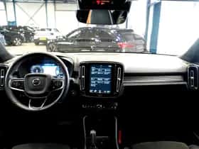 Volvo XC40 (2022) thumbnail 2