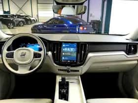 Volvo XC60 (2021) thumbnail 2