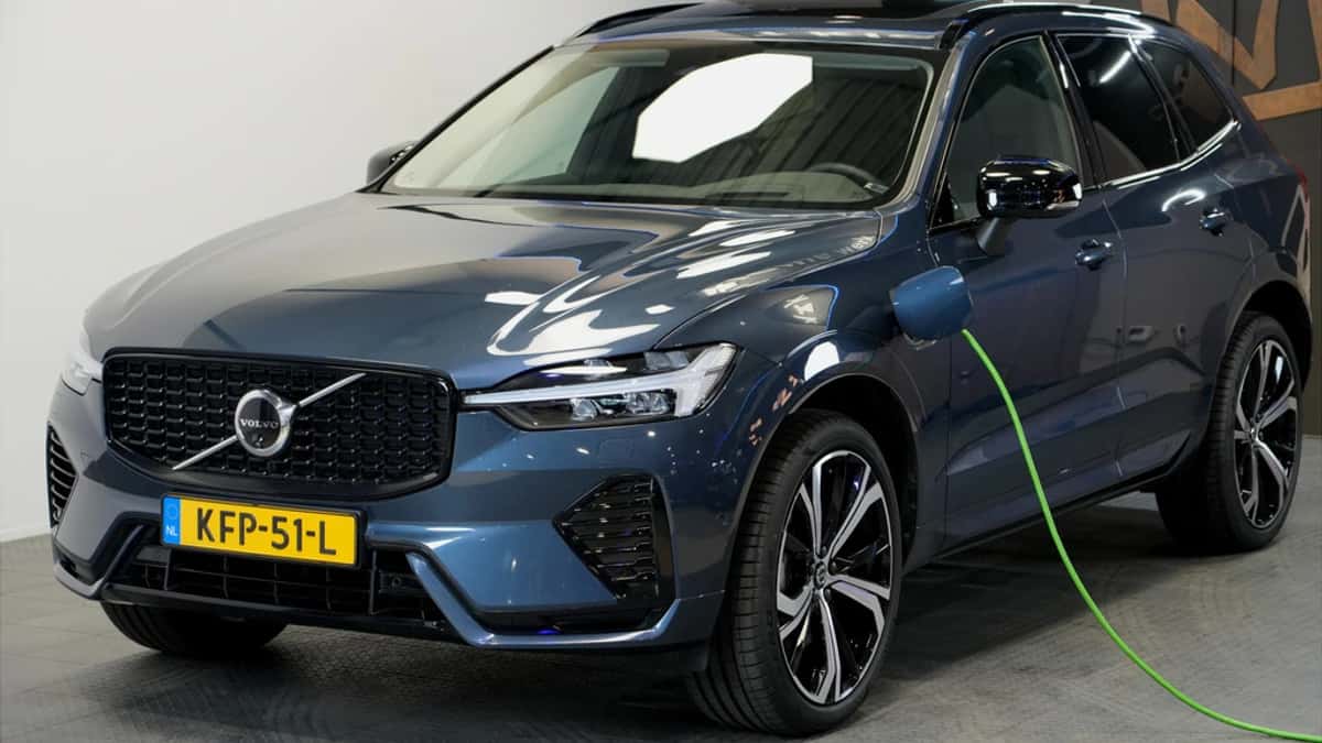Volvo XC60 (2025) — foto 1