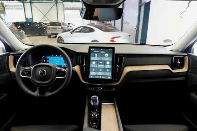 Volvo XC60 (2025) thumbnail 2
