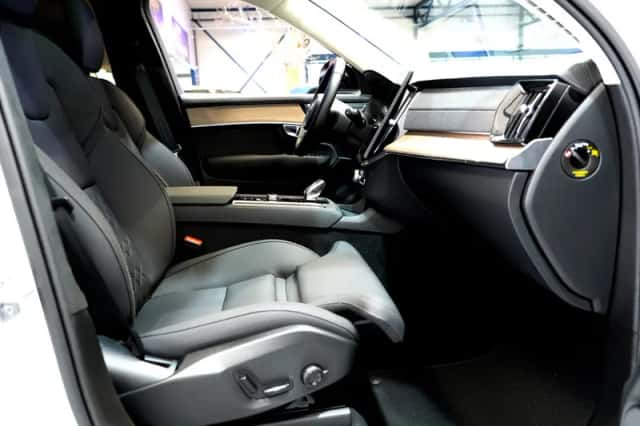 Volvo XC90 (2025) thumbnail 4