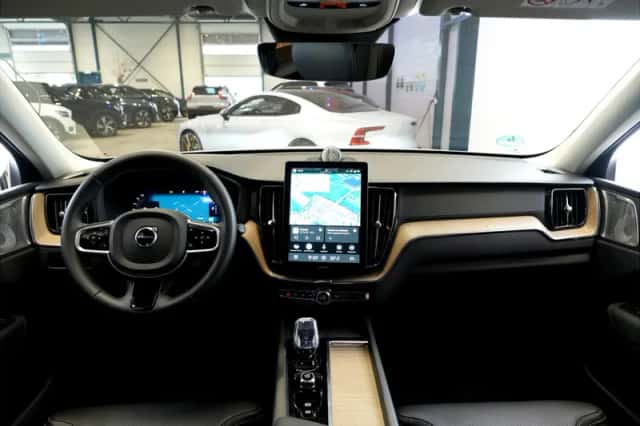 Volvo XC60 (2025) thumbnail 2