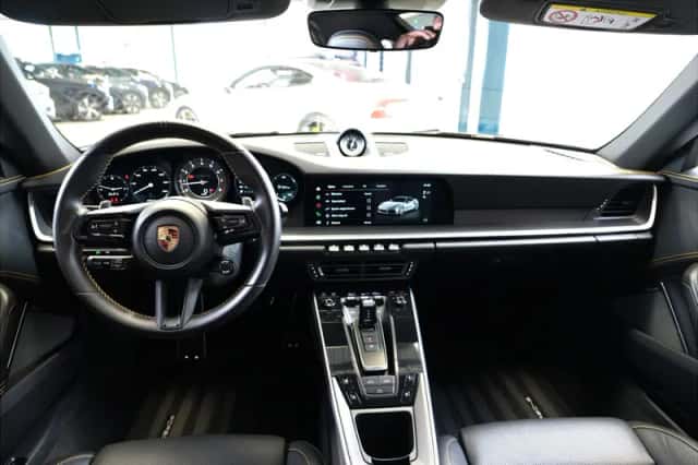 Porsche 911 (2022) thumbnail 2