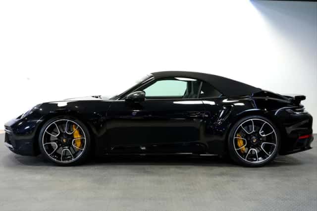 Porsche 911 (2022) thumbnail 3