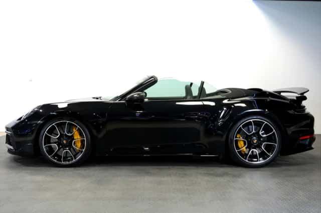 Porsche 911 (2022) thumbnail 4