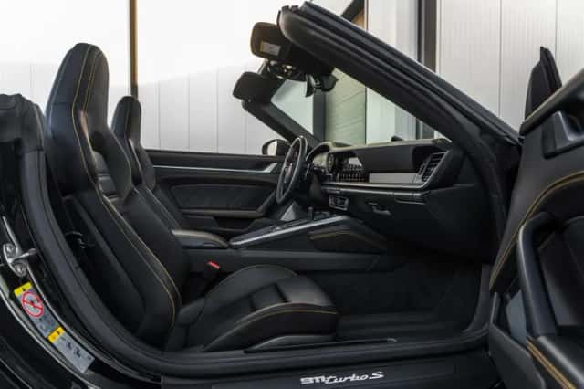 Porsche 911 (2022) thumbnail 4