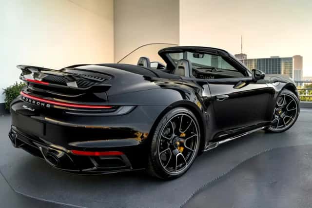 Porsche 911 (2022) thumbnail 5