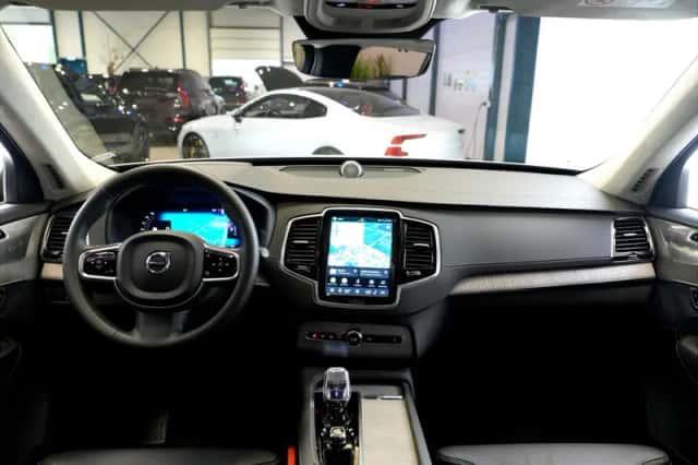 Volvo XC90 (2023) thumbnail 2