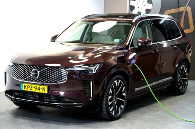 Volvo XC90 (2025) thumbnail 1