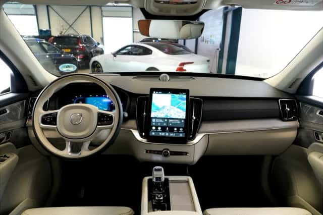 Volvo XC90 (2025) thumbnail 2