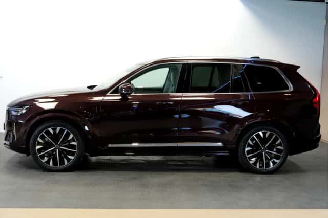 Volvo XC90 (2025) thumbnail 3