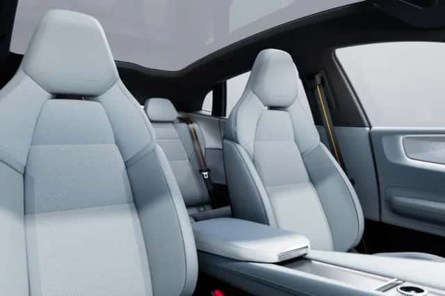 Polestar 4 (2024) thumbnail 3