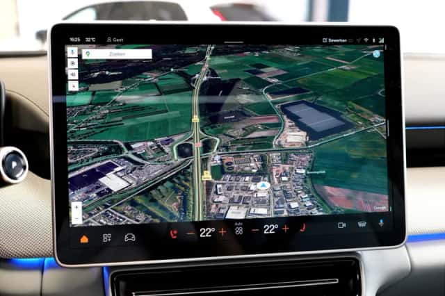 Polestar 4 (2024) thumbnail 6