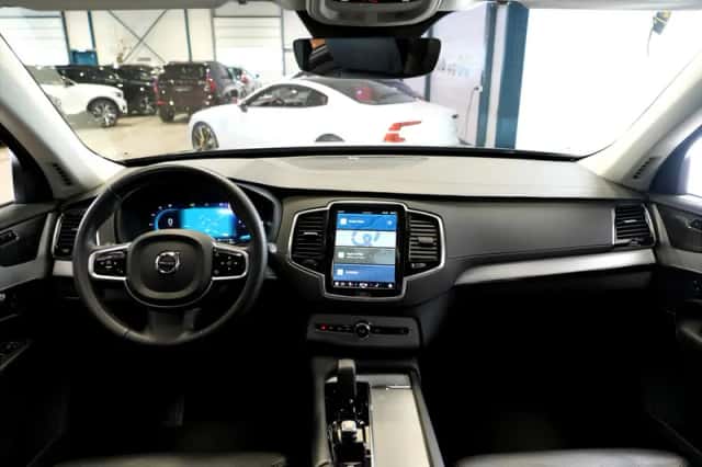 Volvo XC90 (2023) thumbnail 2