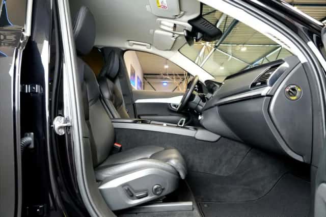 Volvo XC90 (2023) thumbnail 4