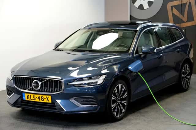 Volvo V60 (2022) thumbnail 2