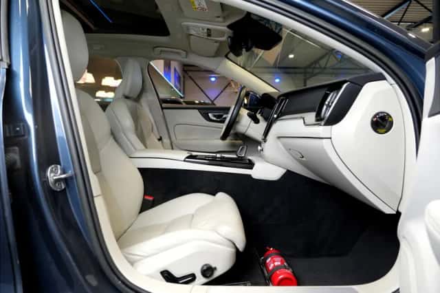 Volvo V60 (2022) thumbnail 5