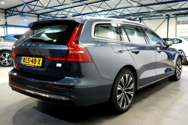 Volvo V60 (2022) thumbnail 6