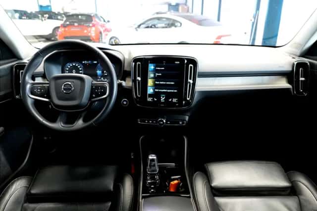 Volvo XC40 (2022) thumbnail 2