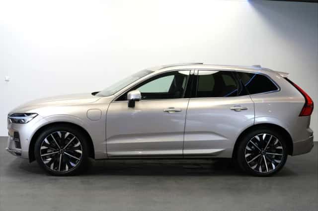 Volvo XC60 (2025) thumbnail 3