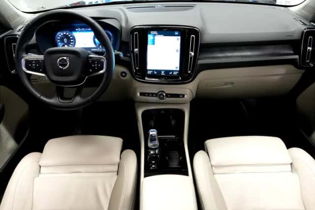 Volvo XC40 (2022) thumbnail 2