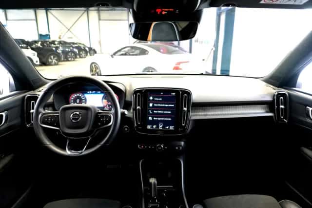 Volvo XC40 (2022) thumbnail 2