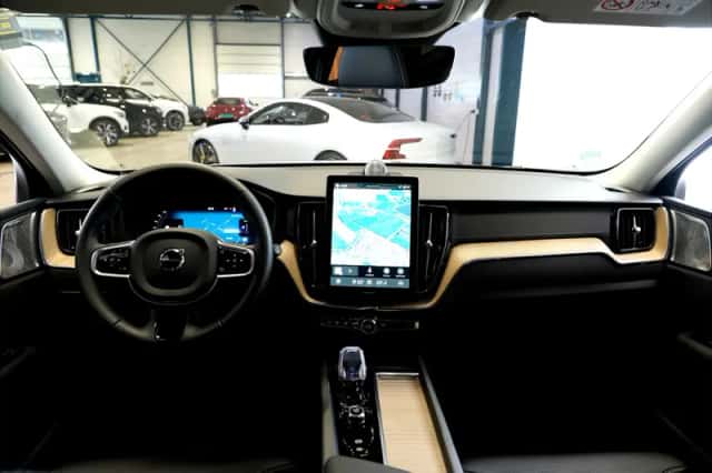 Volvo XC60 (2025) thumbnail 2