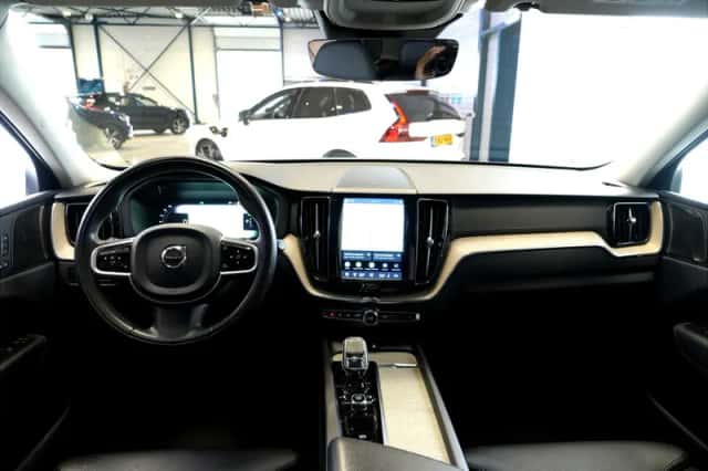 Volvo XC60 (2022) thumbnail 2