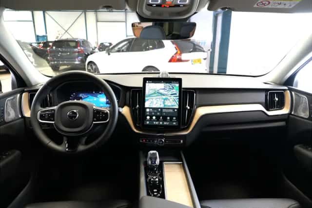 Volvo XC60 (2025) thumbnail 2