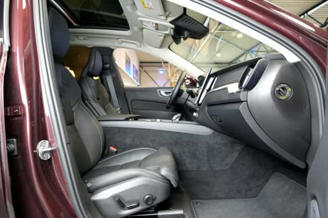 Volvo XC60 (2025) thumbnail 4