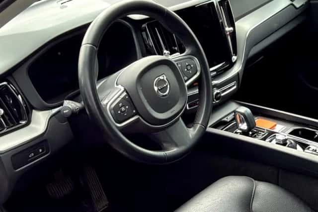Volvo XC60 (2023) thumbnail 2