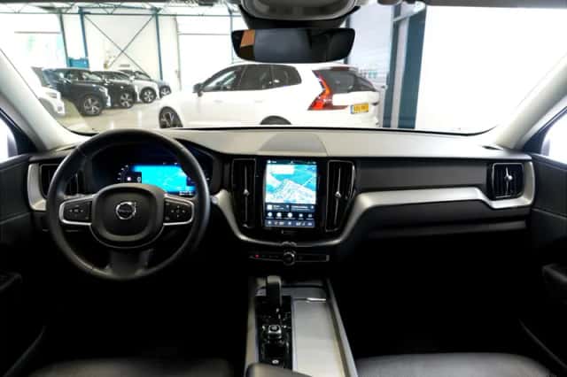 Volvo XC60 (2023) thumbnail 2