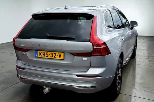 Volvo XC60 (2023) thumbnail 3