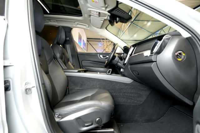 Volvo XC60 (2023) thumbnail 4
