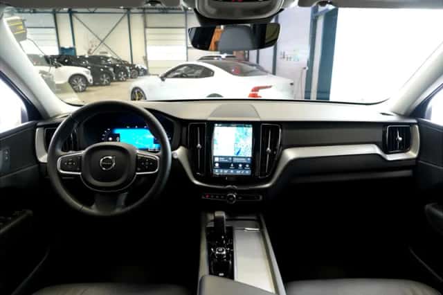 Volvo XC60 (2024) thumbnail 2