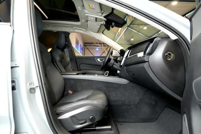 Volvo XC60 (2024) thumbnail 4