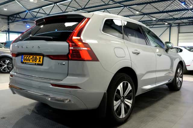 Volvo XC60 (2024) thumbnail 5