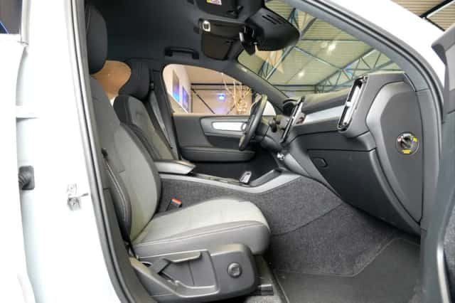 Volvo XC40 (2021) thumbnail 4