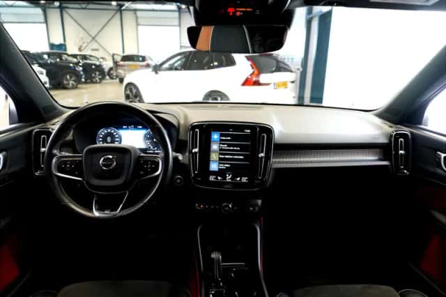 Volvo XC40 (2019) thumbnail 2
