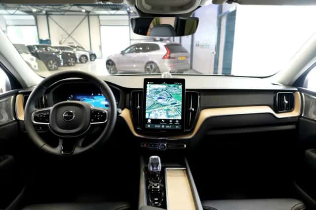 Volvo XC60 (2025) thumbnail 2