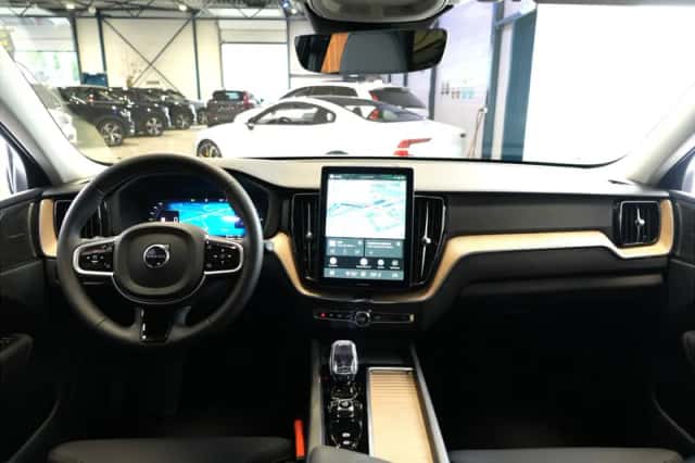 Volvo XC60 (2025) thumbnail 2
